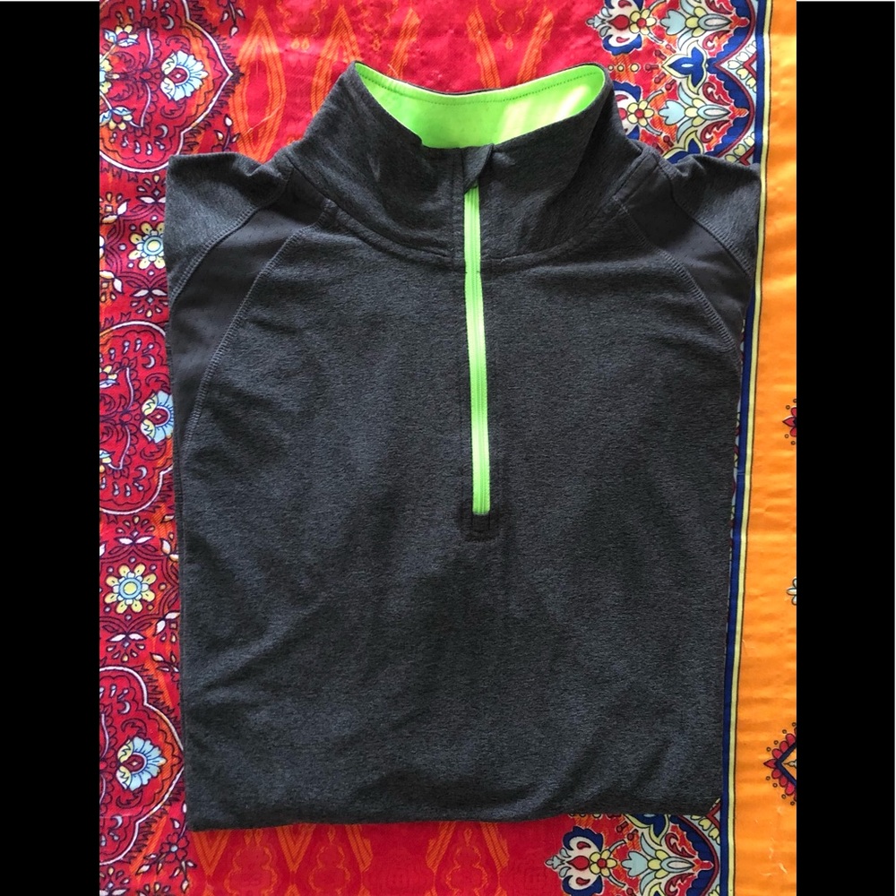 CHAMPION C9 LIGHTWEIGHT ZIPPERED PULLOVER.W/REFLECTIVE STRIPE ON BACK. EUC!